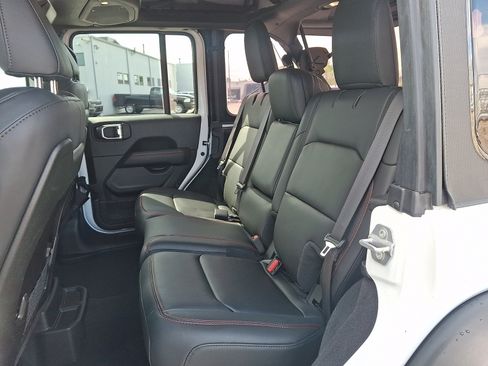 Used 2025 Jeep Wrangler Unlimited Rubicon w/ Convenience Group AWD/4WD image 8