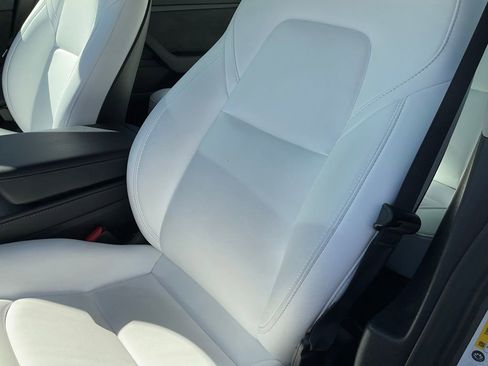 Used 2023 Tesla Model 3 Standard Range image 17