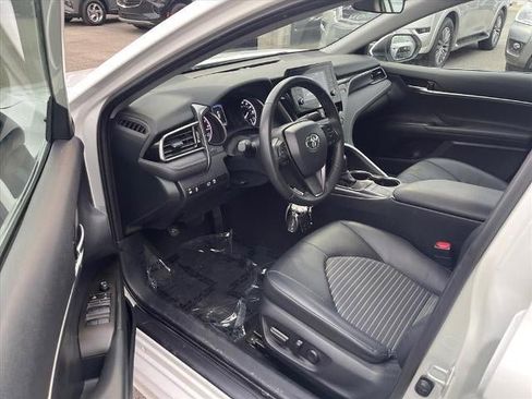 Used 2024 Toyota Camry SE image 7