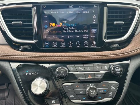 Used 2019 Chrysler Pacifica Limited w/ Tire & Wheel Group image 27