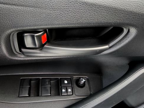 Used 2022 Toyota Corolla LE image 23