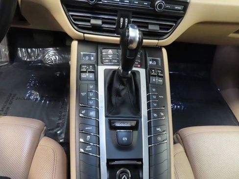 Used 2020 Porsche Macan image 26