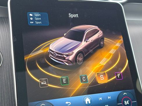 Used 2025 Mercedes-Benz GLC 300 4MATIC image 32