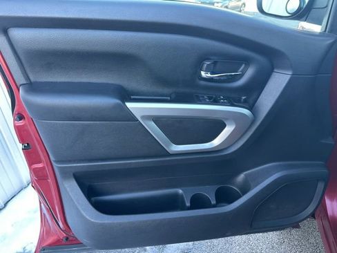 Used 2018 Nissan Titan SV image 26