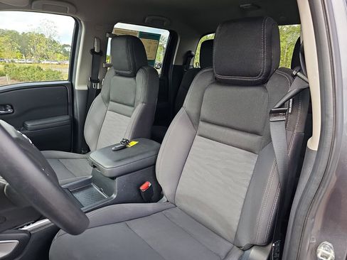 Used 2024 Nissan Frontier SV image 18