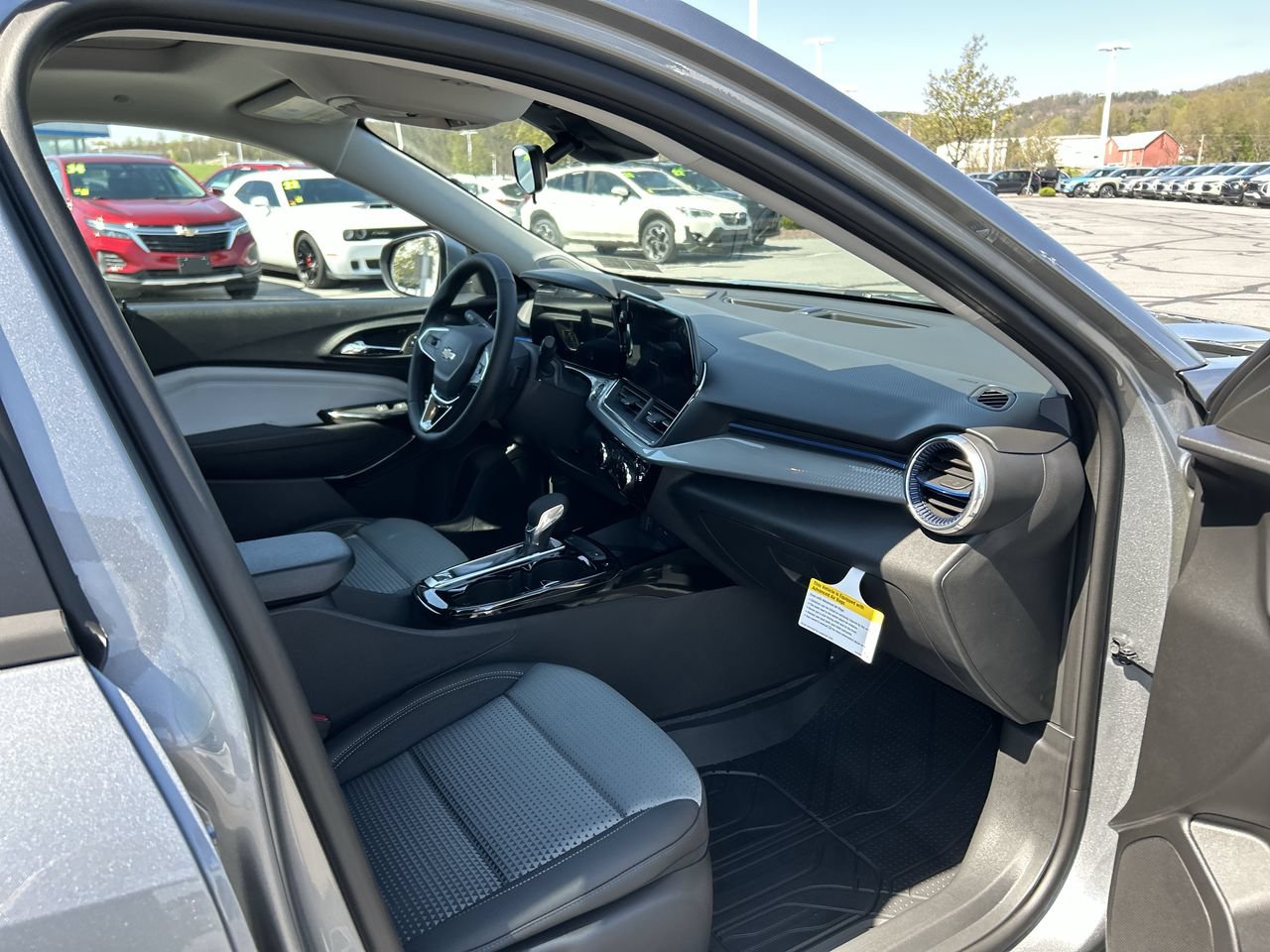 New 2026 Chevrolet Trax LT w/ Sunroof Package FWD image 15