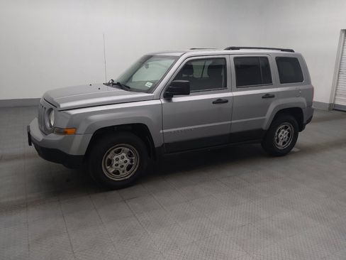 Used 2014 Jeep Patriot Sport w/ Power Value Group FWD image 2
