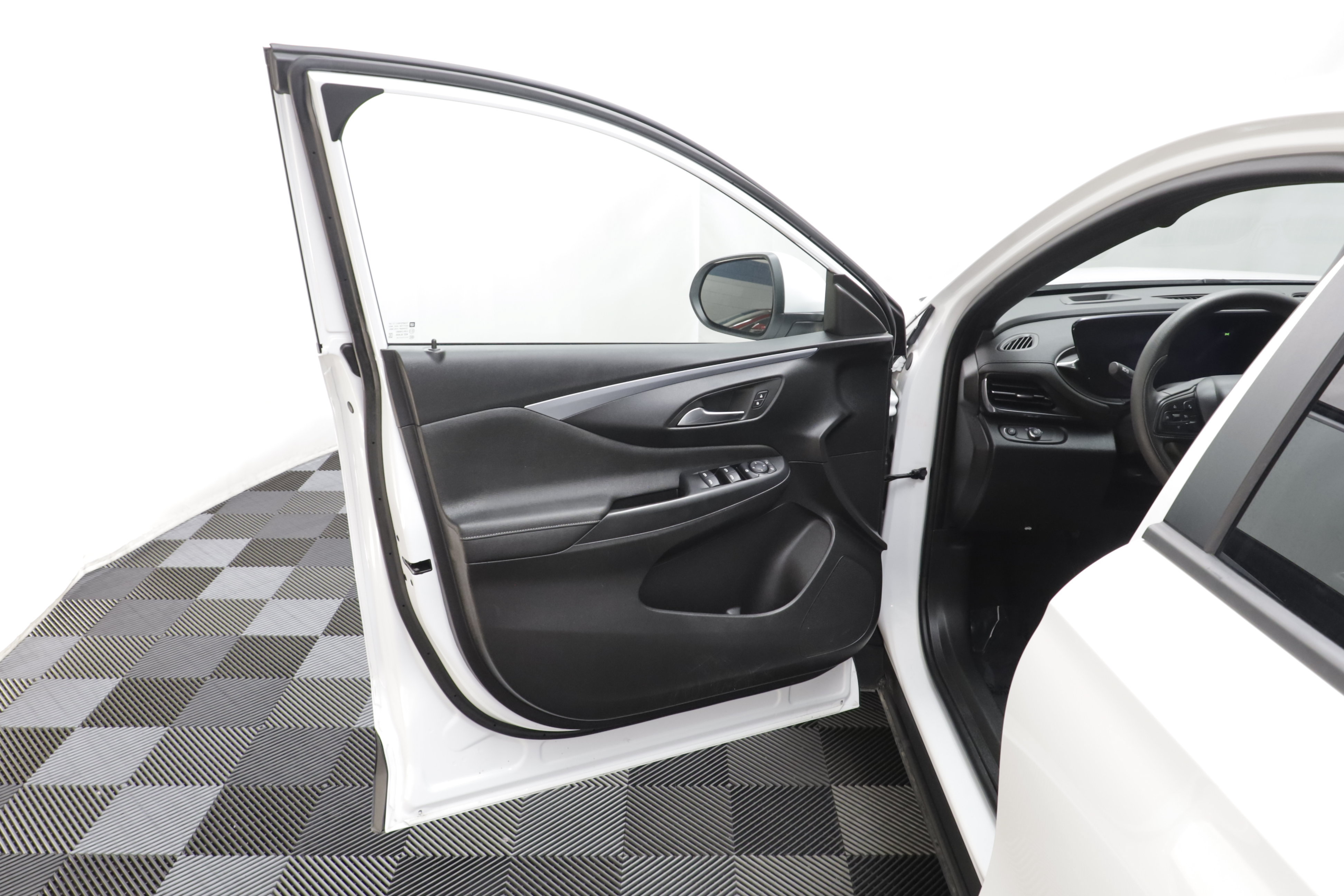 Used 2025 Buick Envista Preferred FWD image 5