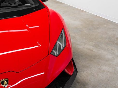 Used 2018 Lamborghini Huracan Performante AWD/4WD image 15