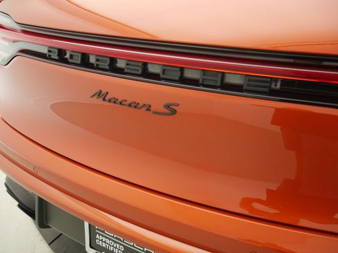 Certified 2023 Porsche Macan S AWD/4WD image 11