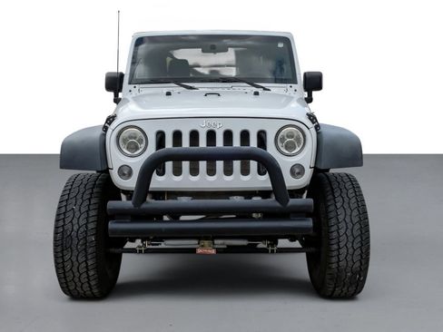 Used 2018 Jeep Wrangler Sport AWD/4WD image 3
