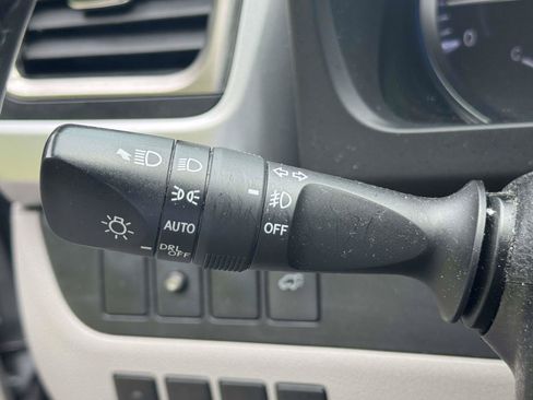 Used 2016 Toyota Highlander Plus AWD/4WD image 23
