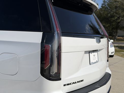 Used 2021 Cadillac Escalade ESV Sport Platinum image 9