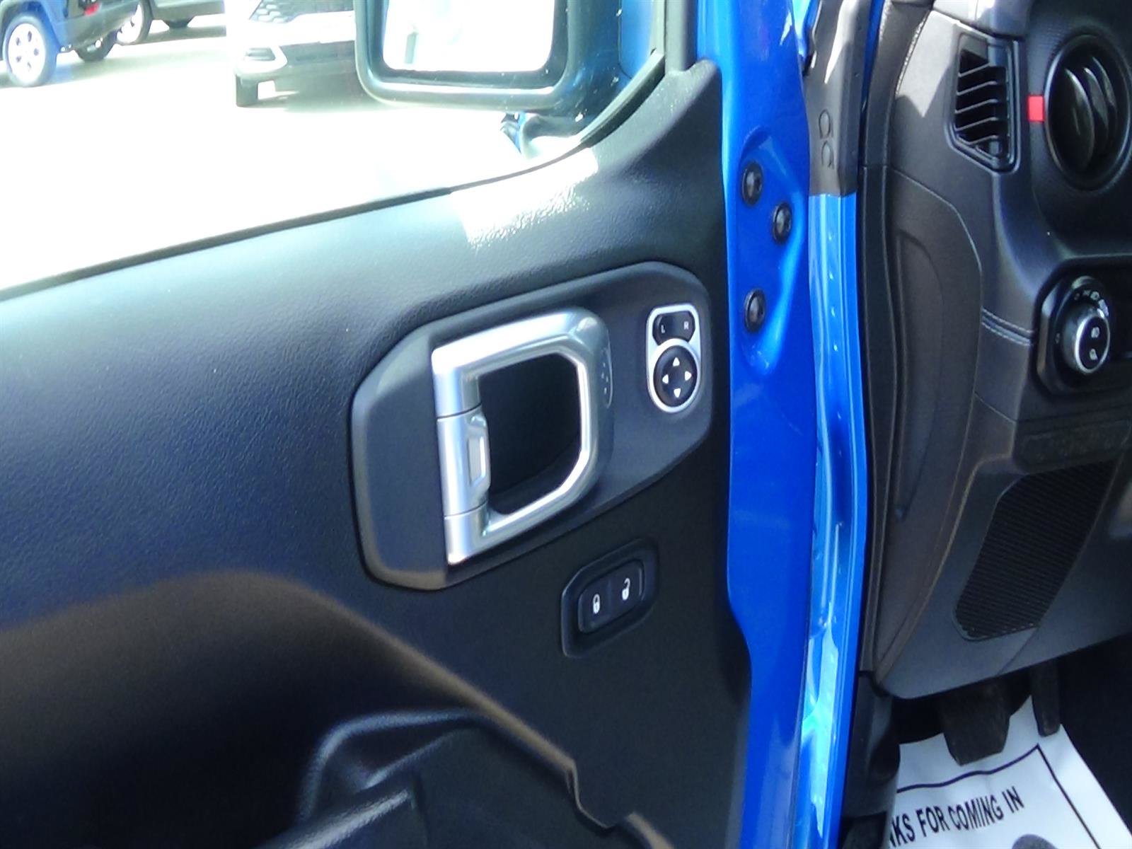Used 2024 Jeep Gladiator Rubicon w/ Convenience Group AWD/4WD image 15