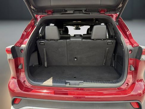 Used 2022 Toyota Highlander XSE AWD/4WD image 12
