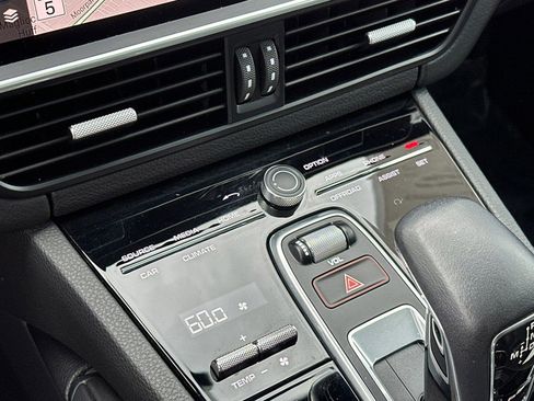 Used 2023 Porsche Cayenne Platinum Edition image 22