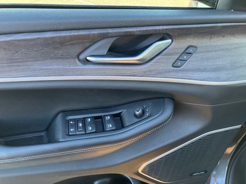 Used 2022 Jeep Grand Cherokee Limited 4xe image 10