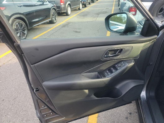 Used 2026 Nissan Rogue S FWD image 9