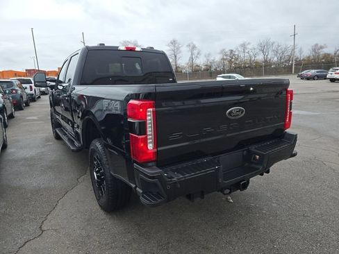 Used 2025 Ford F250 Lariat w/ Black Appearance Package image 3