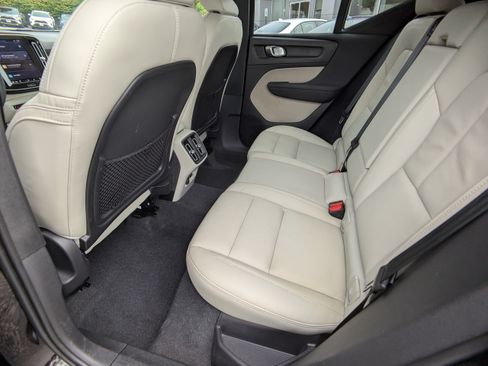 Used 2023 Volvo XC40 B5 Plus w/ Protection Package Premier AWD/4WD image 14