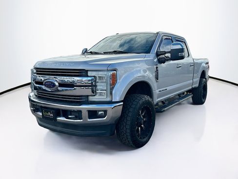 Used 2017 Ford F250 Lariat w/ Lariat Ultimate Package image 3