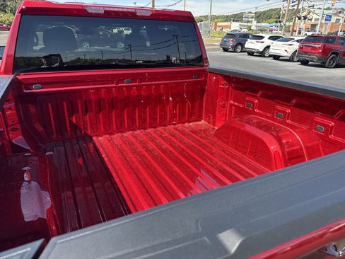 New 2026 GMC Sierra 1500 SLT image 5