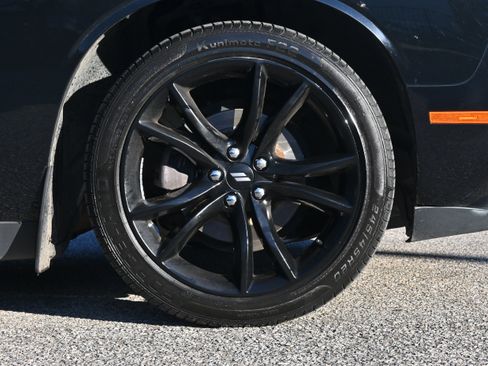 Used 2018 Dodge Challenger SXT w/ Blacktop Package image 22