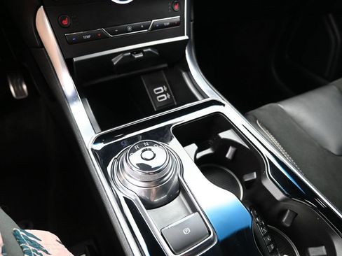 Used 2020 Ford Edge ST image 19