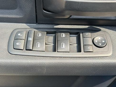 Used 2015 RAM 1500 Express RWD image 19