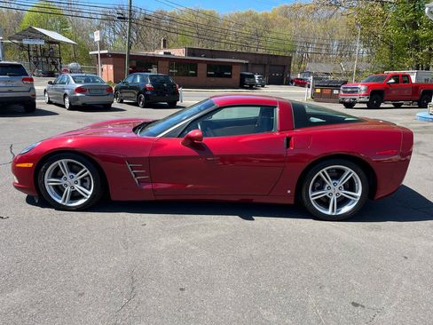 Used 2008 Chevrolet Corvette Coupe w/ Z51 Performance Package RWD image 2