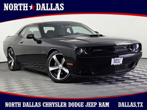 Used 2016 Dodge Challenger R/T RWD image 1