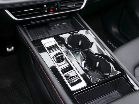 Used 2025 Volkswagen Atlas Peak Edition SE image 34