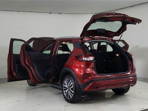 Used 2023 Nissan Kicks SV image 23