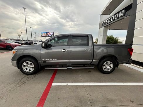 Used 2019 Nissan Titan SV w/ SV Convenience Package AWD/4WD image 2