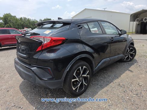 Used 2018 Toyota C-HR XLE FWD image 6