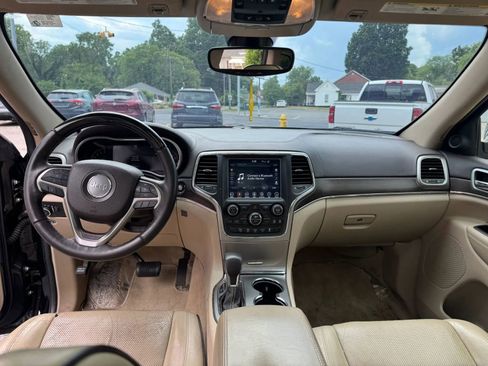 Used 2018 Jeep Grand Cherokee Overland RWD image 14