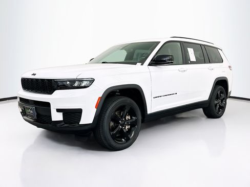 Used 2023 Jeep Grand Cherokee L Laredo AWD/4WD image 3