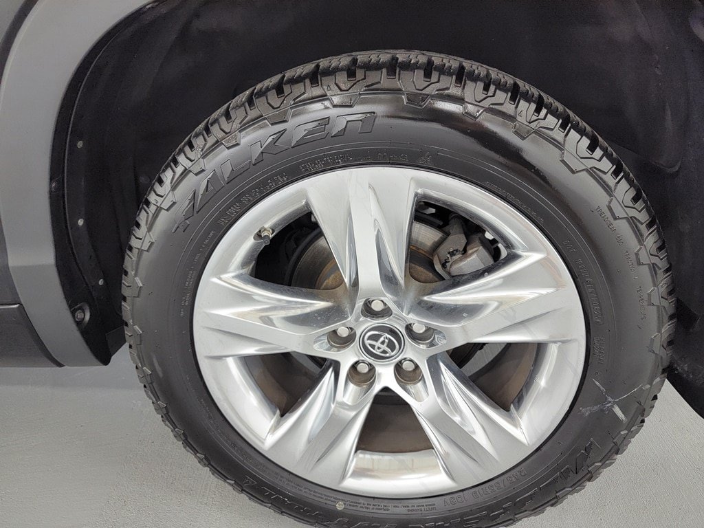 Used 2018 Toyota Highlander Limited AWD/4WD image 11