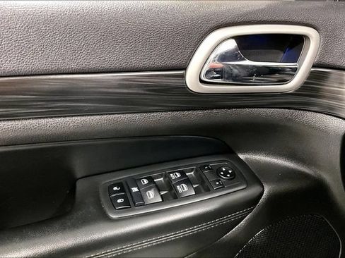Used 2020 Jeep Grand Cherokee Laredo AWD/4WD image 44