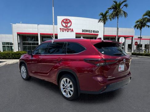 Certified 2025 Toyota Highlander Limited FWD image 5