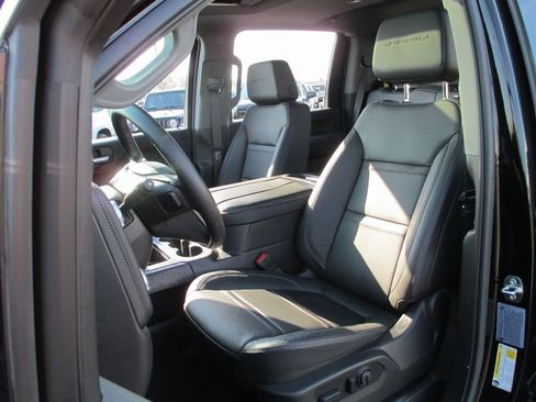 Used 2023 GMC Sierra 3500 Denali w/ Denali Ultimate Package image 22