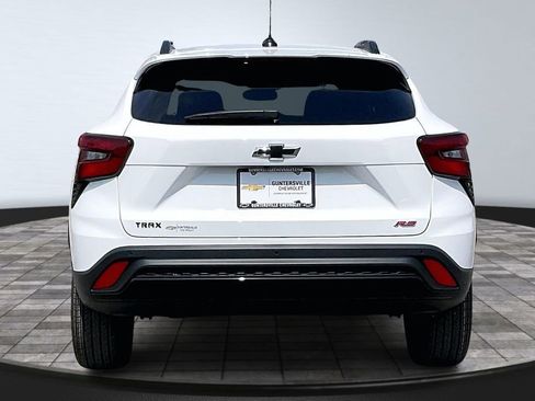 New 2026 Chevrolet Trax RS w/ Sunroof Package FWD image 4