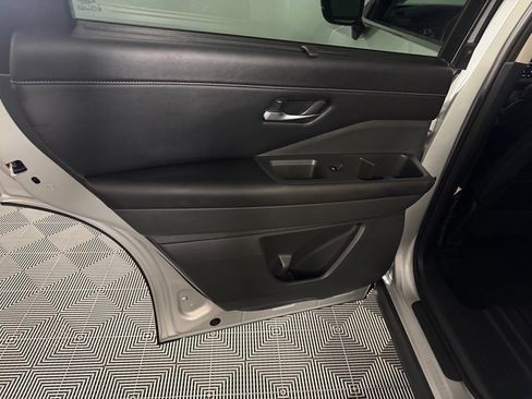 Used 2024 Nissan Pathfinder SL w/ SL Premium Package FWD image 26