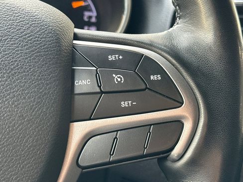 Used 2022 Jeep Grand Cherokee Laredo X image 32