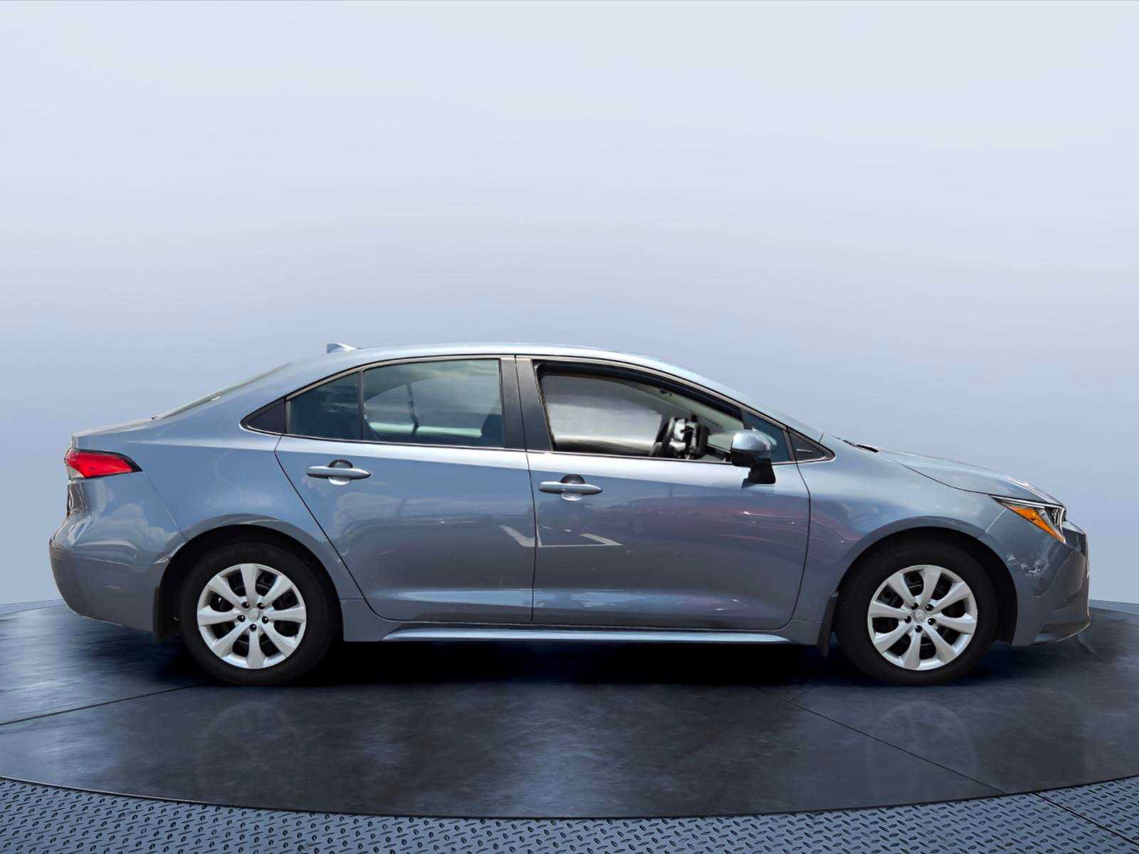 Used 2025 Toyota Corolla LE FWD image 7