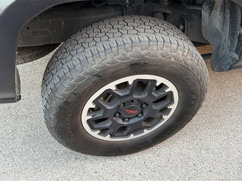 Used 2024 Toyota Tacoma TRD Off-Road image 9