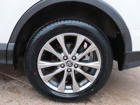 Used 2016 Toyota RAV4 Limited image 53