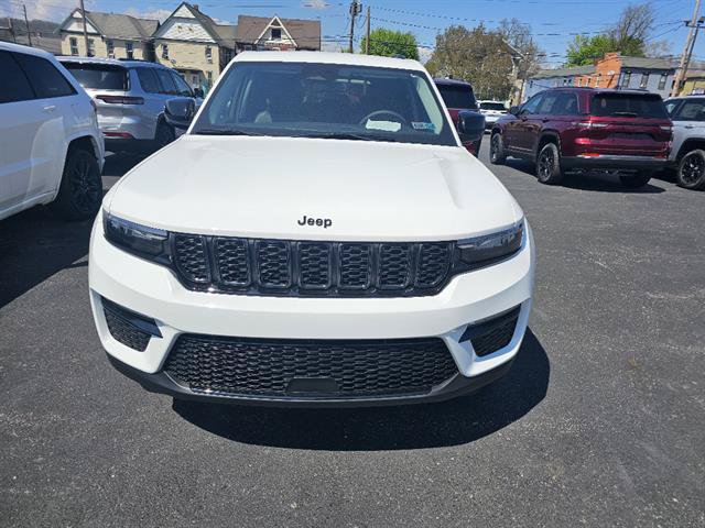 Used 2023 Jeep Grand Cherokee Limited w/ Black Appearance Package AWD/4WD image 10
