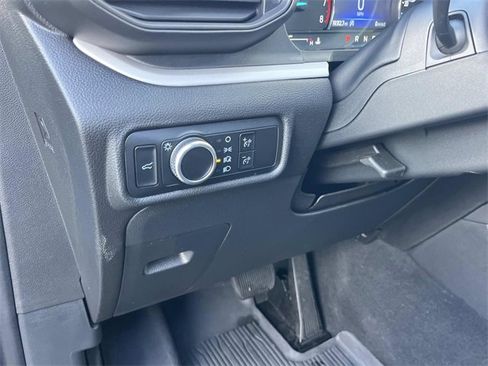 Used 2023 Ford Explorer XLT image 31