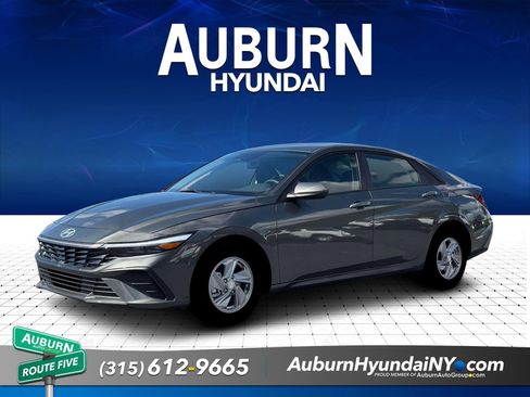 New 2026 Hyundai Elantra SE FWD image 2
